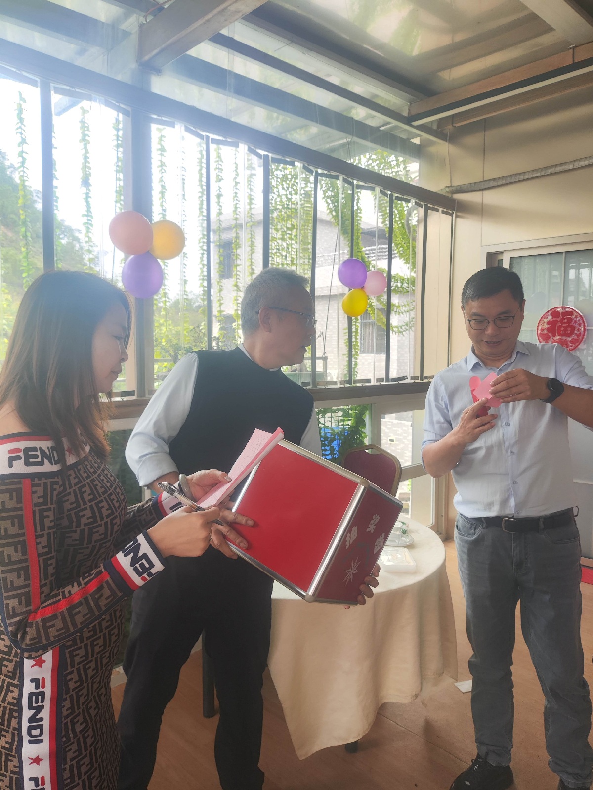 張總第二輪抽獎(jiǎng)(誰是幸運(yùn)兒呢)(1).jpg 張總第二輪抽獎(jiǎng)(誰是幸運(yùn)兒呢)(1).jpg